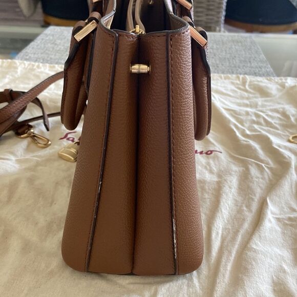 MK Médium Satchel with xbody strap and key card holder marching NWT brown gold - Picture 10 of 16